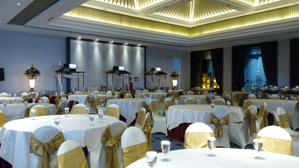 Swiss-Belinn Saripetojo Solo Eksteriør billede